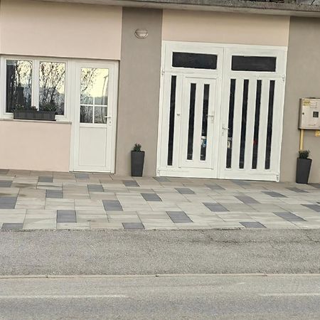 Sana Apartamento Postojna Exterior foto